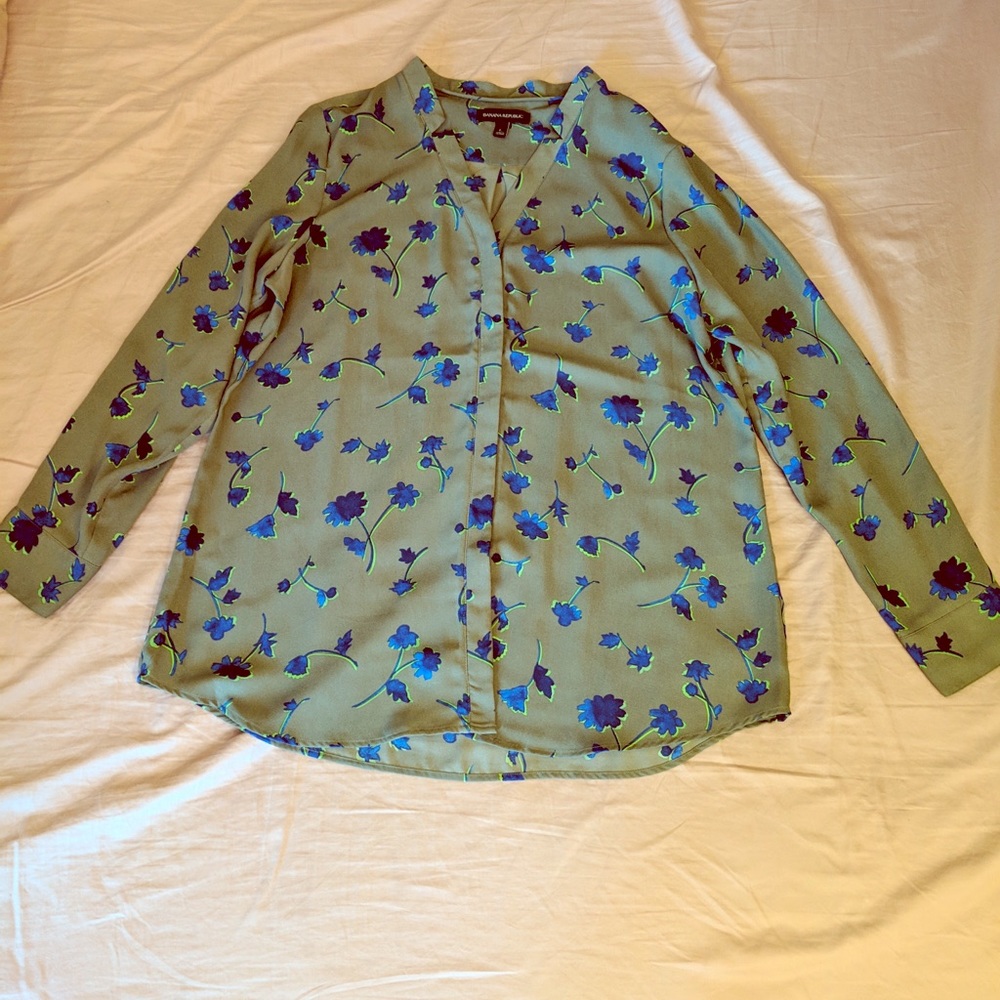 Banana Republic button-up Blouse!
